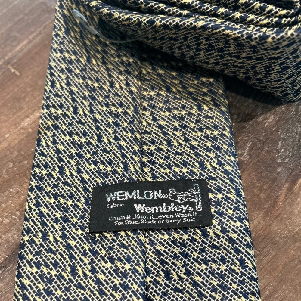 ☀️Wembley Black/ Gray Geometric Tie- CRUSH IT, KNOT IT! Even wash it! WEMLON!!!